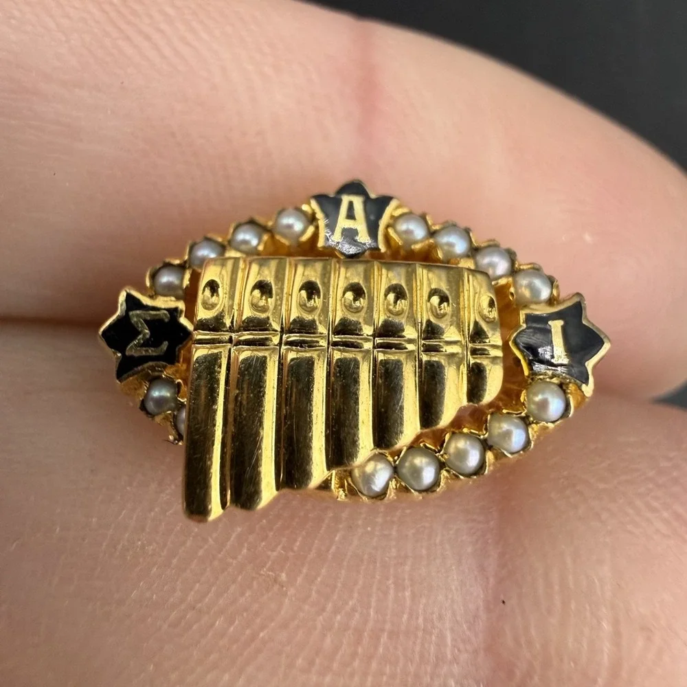 Vintage‎ Fraternity Pin Badge Brooch Sigma Alph Iota International Music Enamel